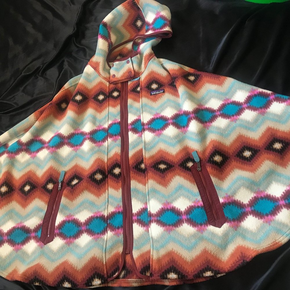 Patagonia Women’s Synchilla Fleece Poncho M/L